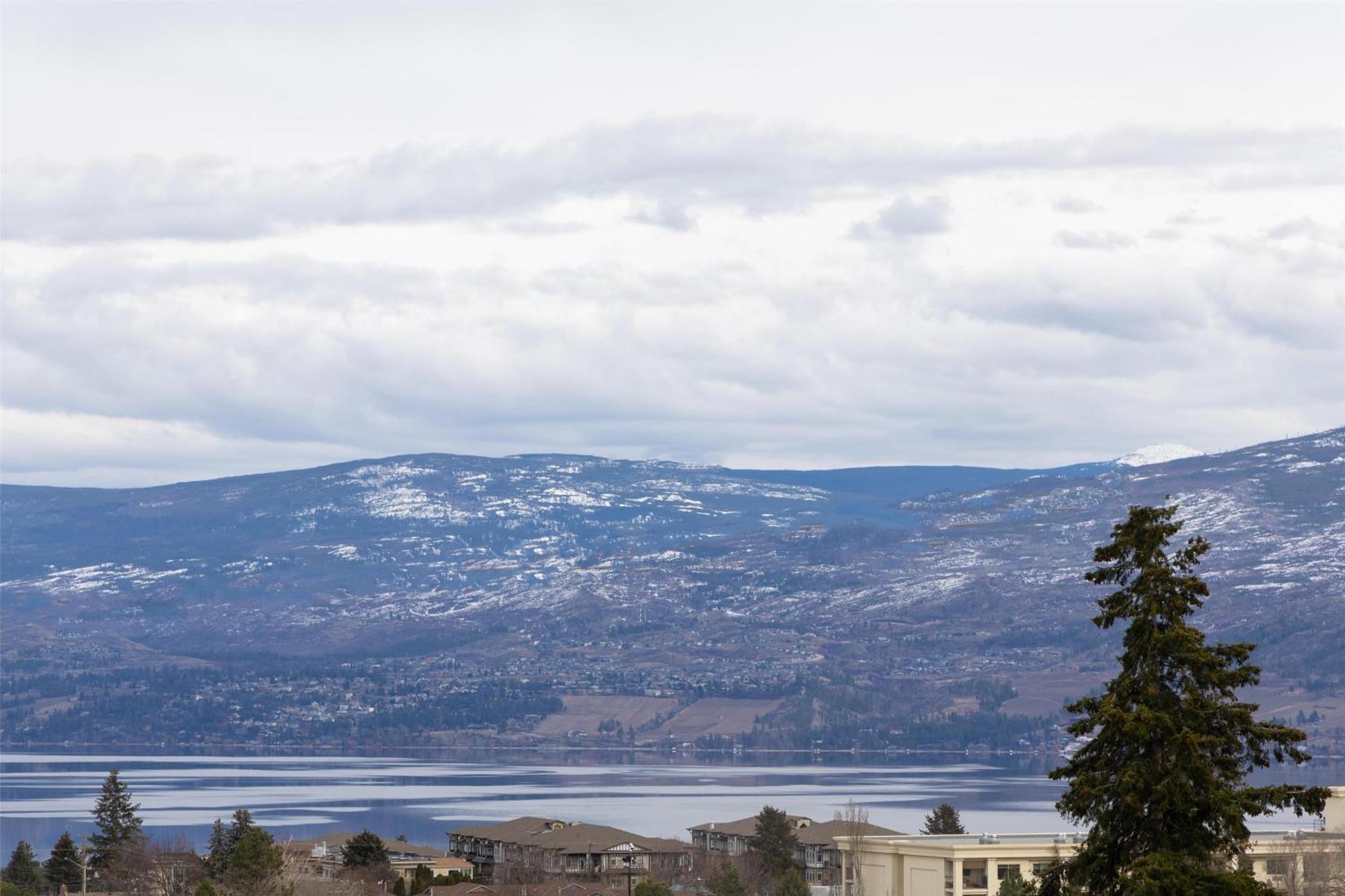 Doubletree By Hilton West Kelowna Exterior foto