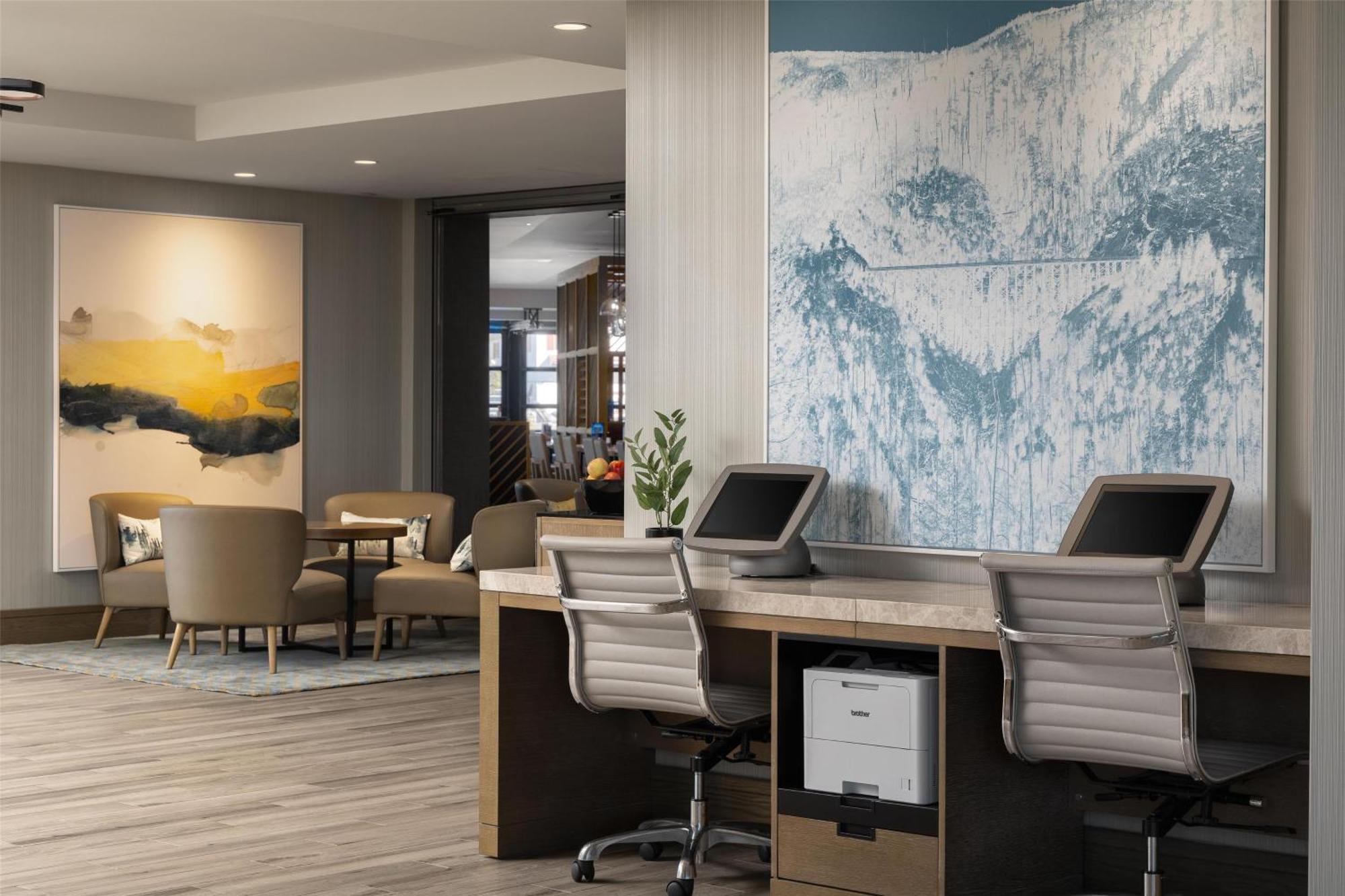 Doubletree By Hilton West Kelowna Exterior foto