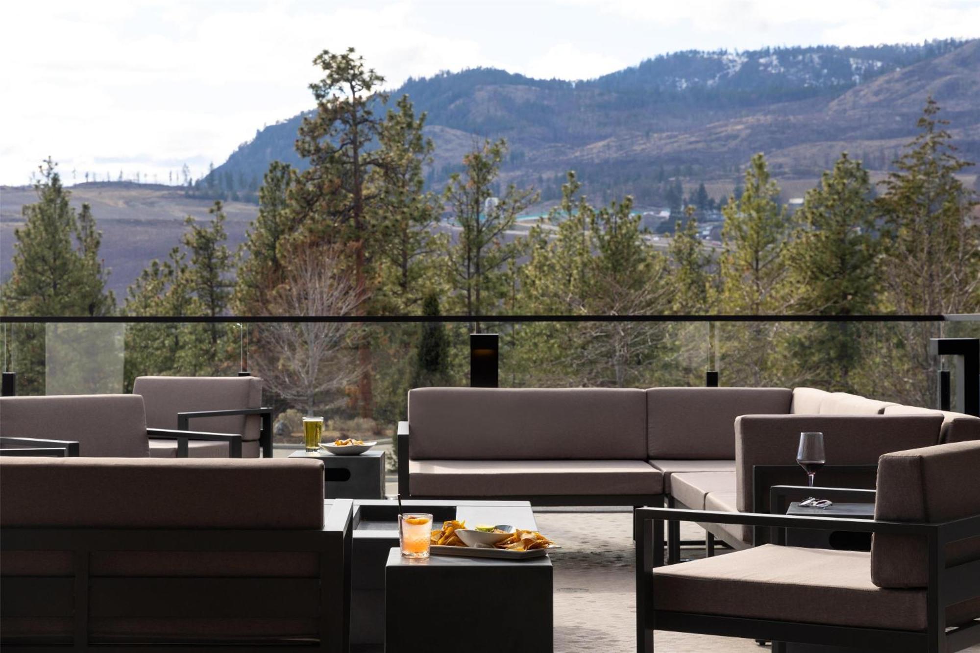 Doubletree By Hilton West Kelowna Exterior foto